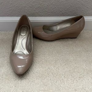 Bandolino Nude Mini Wedges